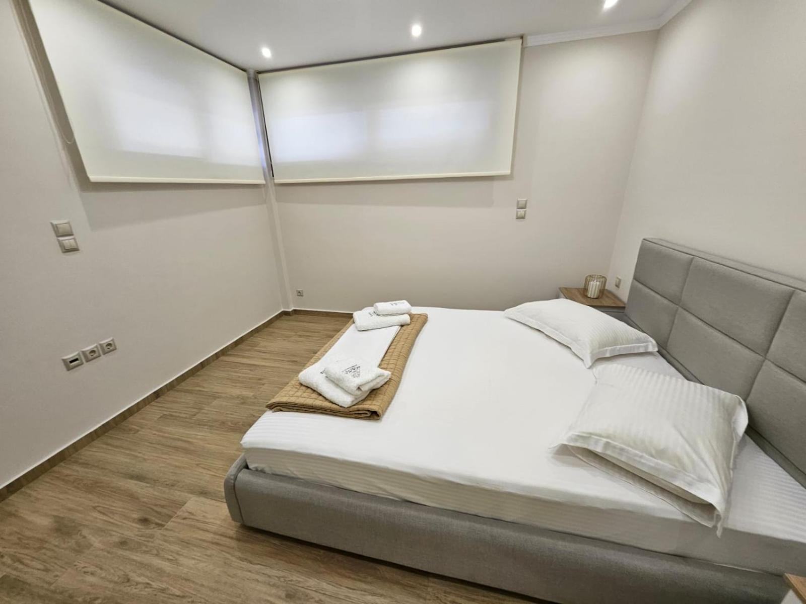 Agora Luxury Villa I 루트라키 외부 사진