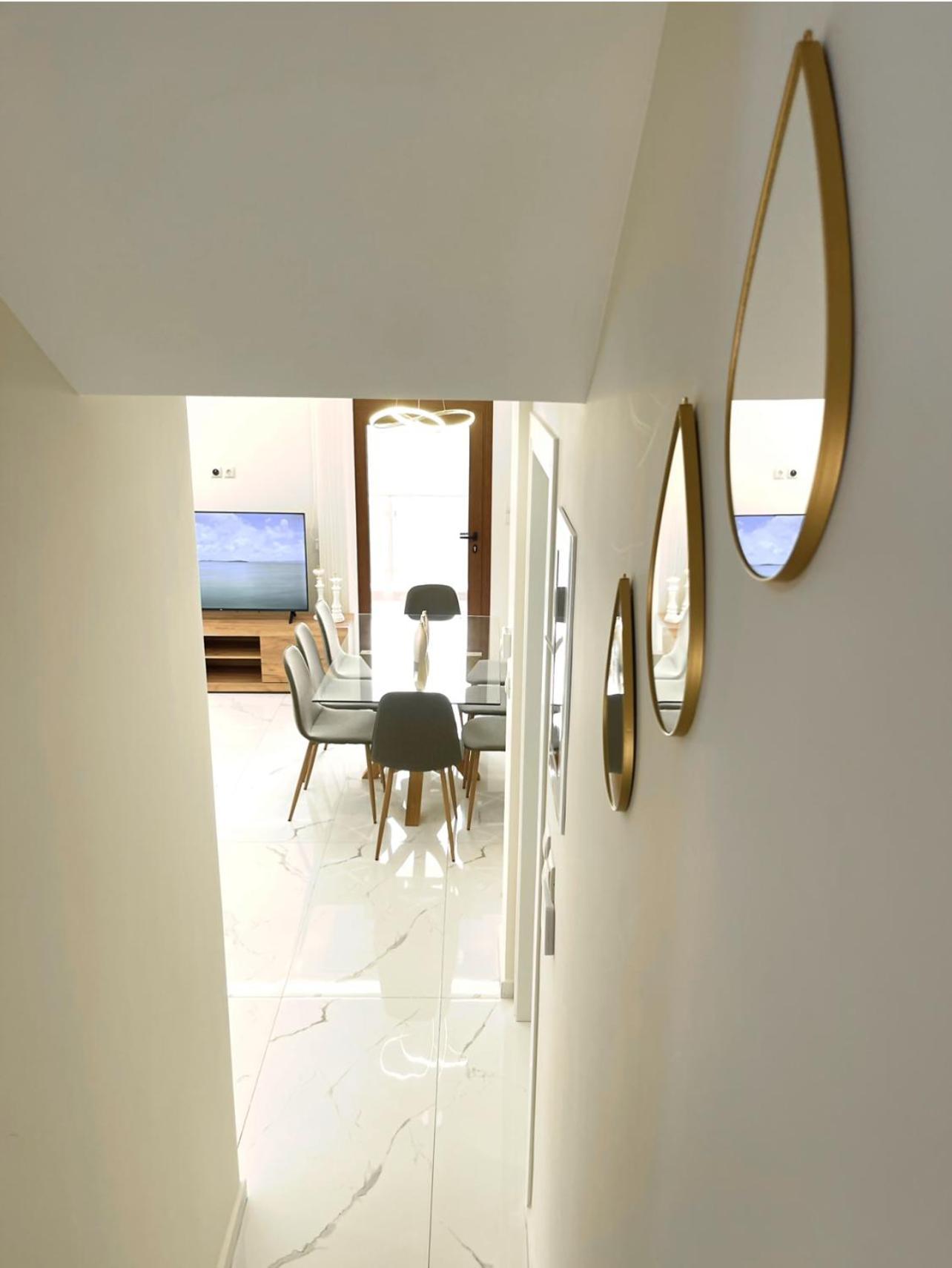 Agora Luxury Villa I 루트라키 외부 사진