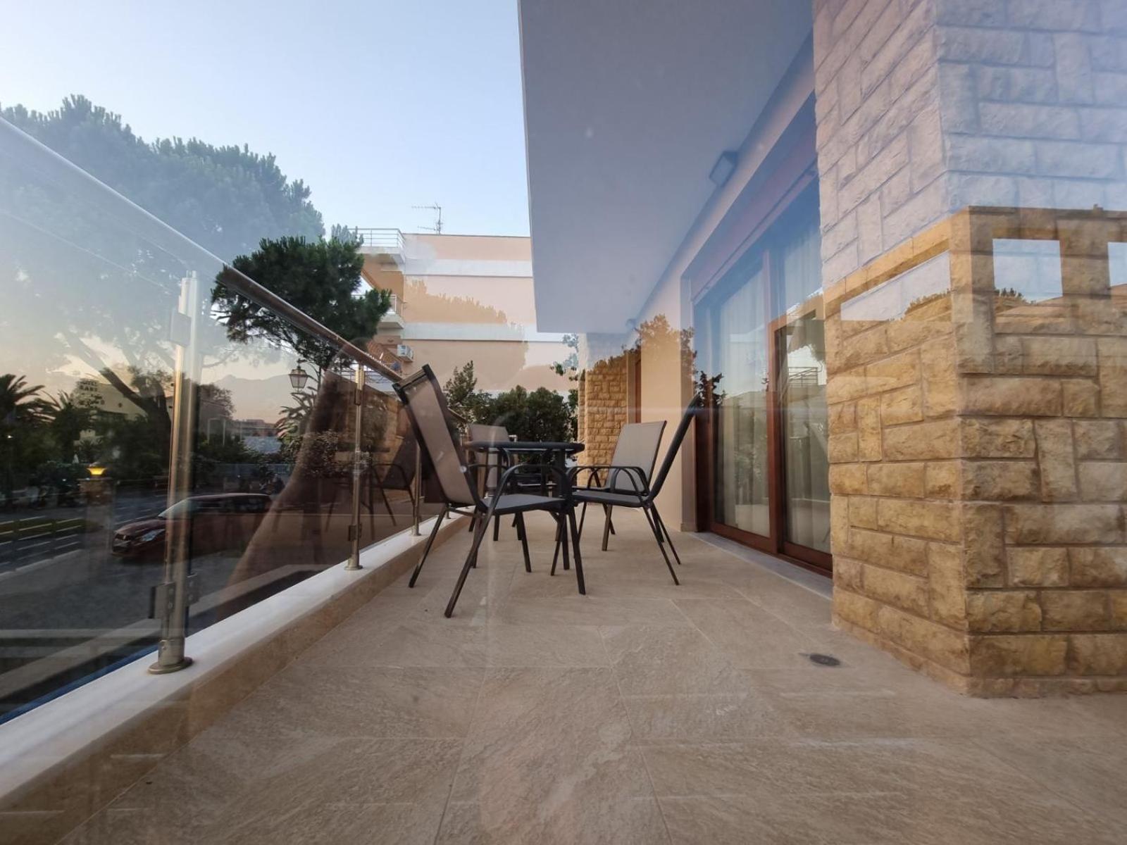 Agora Luxury Villa I 루트라키 외부 사진