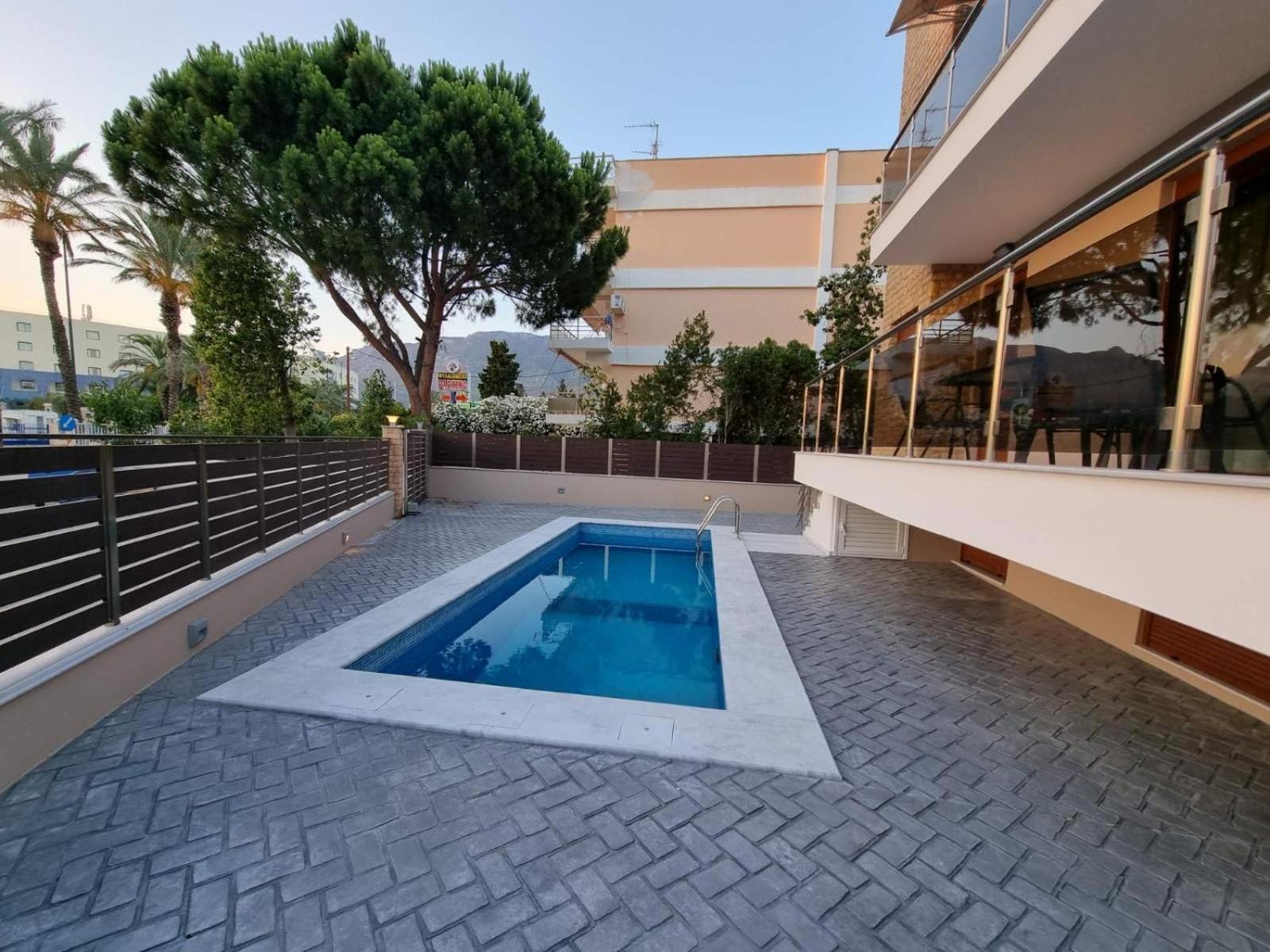 Agora Luxury Villa I 루트라키 외부 사진